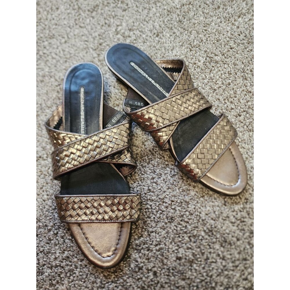 Donald Pliner tan metallic woven kitten heel sandal 8.5 narrow